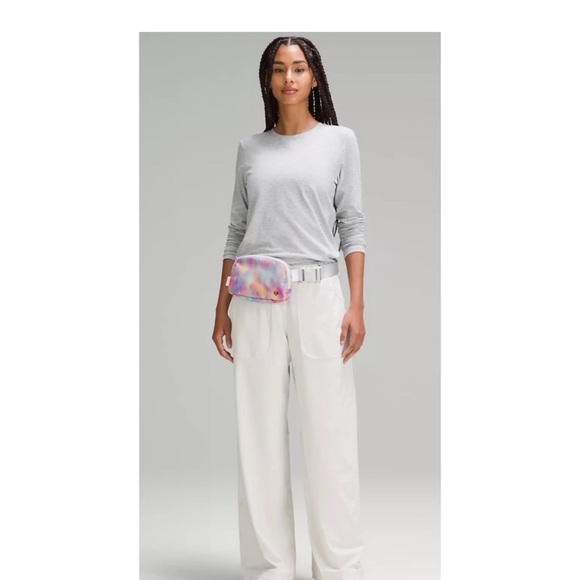 NWT Lululemon Everywhere Belt Bag 1L, camouflage - Picture 4 of 4